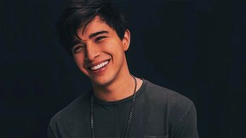 Cómo tiene que ser la chica ideal para Julián Serrano