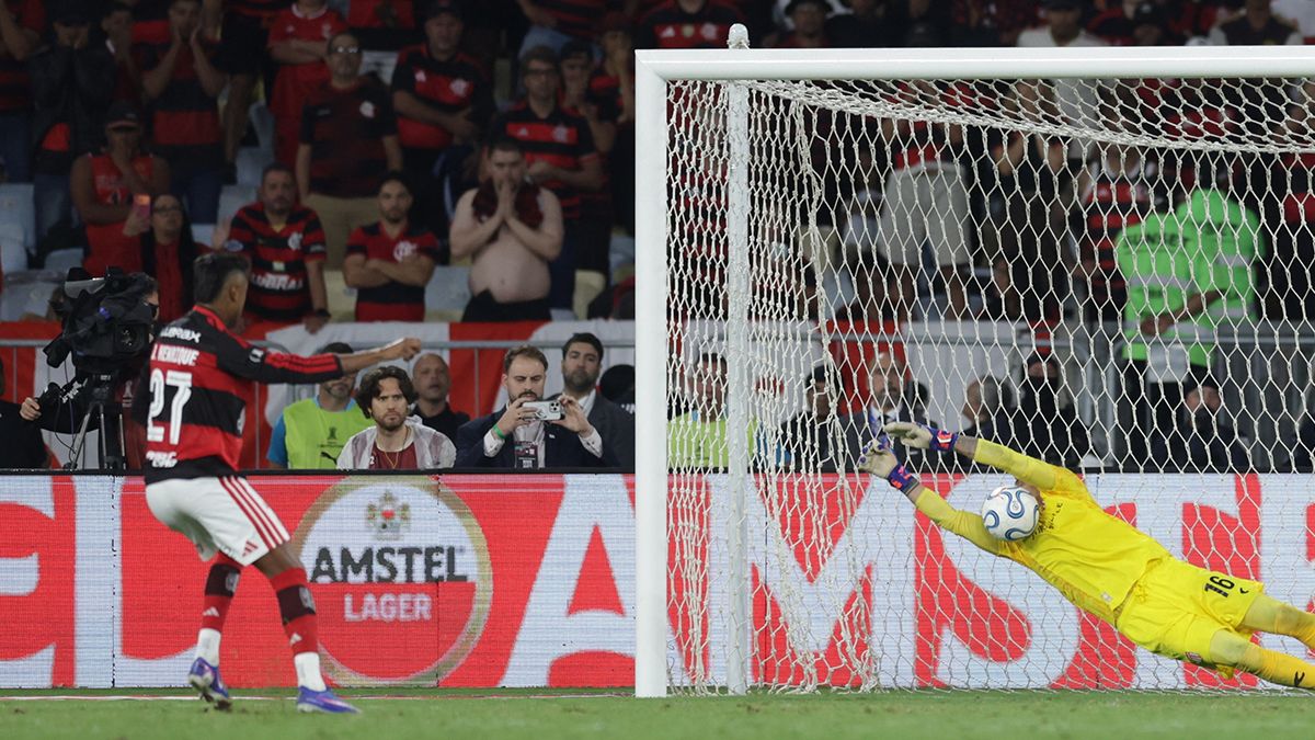 Fernando Muslera fue el h&eacute;roe: ataj&oacute; tres penales. (Foto: Reuters)