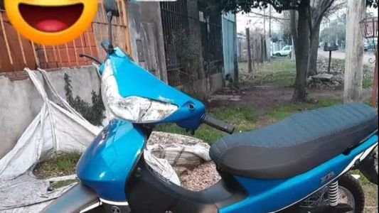 Se compró una moto para trabajar y pagar sus estudios, pero se la robaron