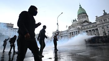 El Gobierno denunció penalmente a los manifestantes por los incidentes frente al Congreso