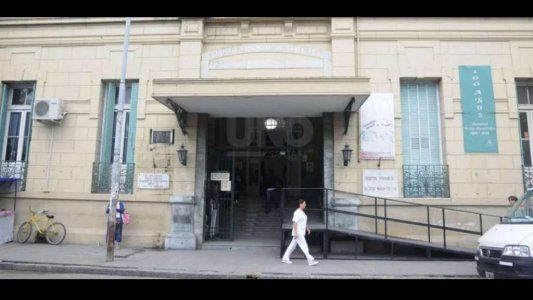 Llegó al hospital con dos cajas de zapatos: en una estaba su bebé muerto y en la otra la placenta