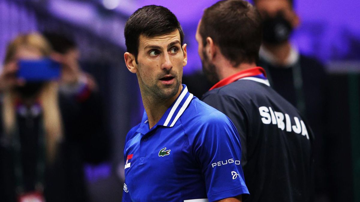 Novak Djokovic sigue envuelto en un escándalo.