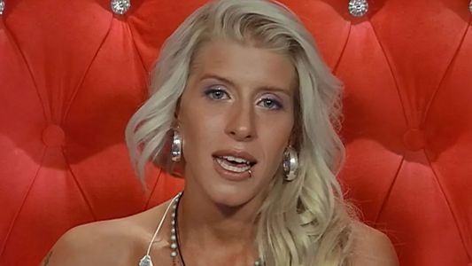 El particular look que eligió Camila para limpiar el baño en Gran Hermano 2022