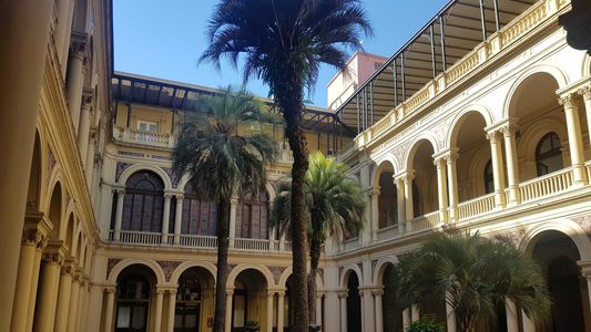 La grieta llegó a los horarios de los presidentes, el living de Vilma Ibarra y el equilibrista Martín Guzmán