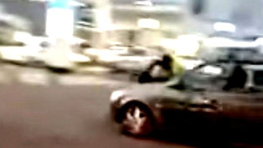 Paraná: un remisero arrastró en el capot a un inspector para evadir un control de tránsito