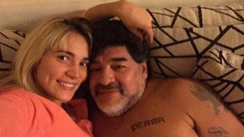 Diego Maradona y Rocío Oliva: noche romántica en Italia