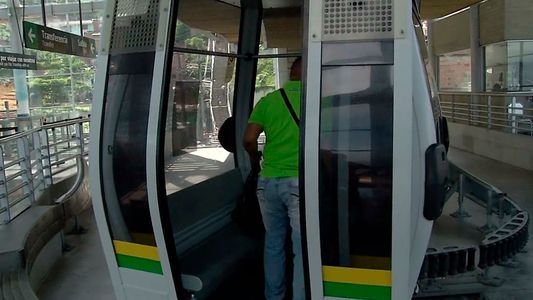 Grabaron un video de pornografía en un teleférico a la vista de todos