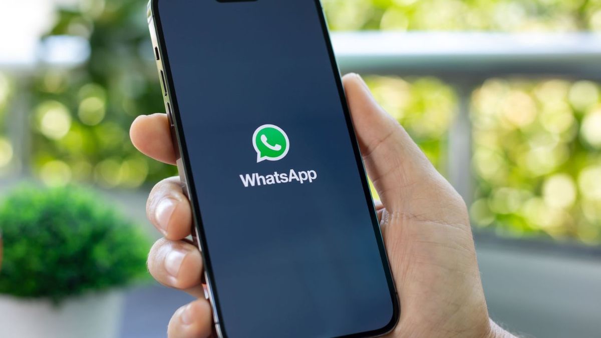 Cómo escuchar los mensajes de texto de WhatsApp sin leer la pantalla