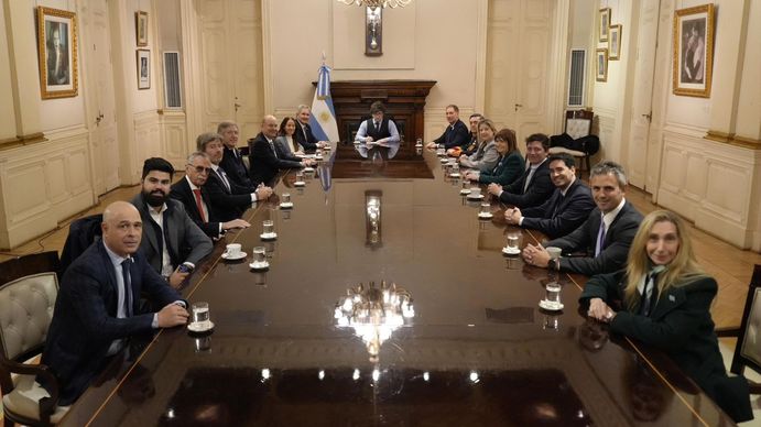 Milei presentó ante sus ministros el proyecto del Presupuesto 2027 y la ley por Malvinas
