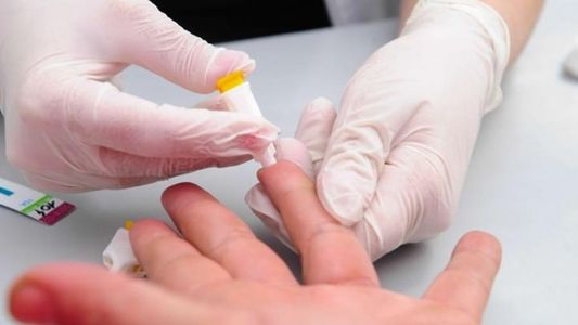 En el Día Mundial de la Hepatitis, el mundo intenta conocer el origen de la enfermedad que afecta a los chicos