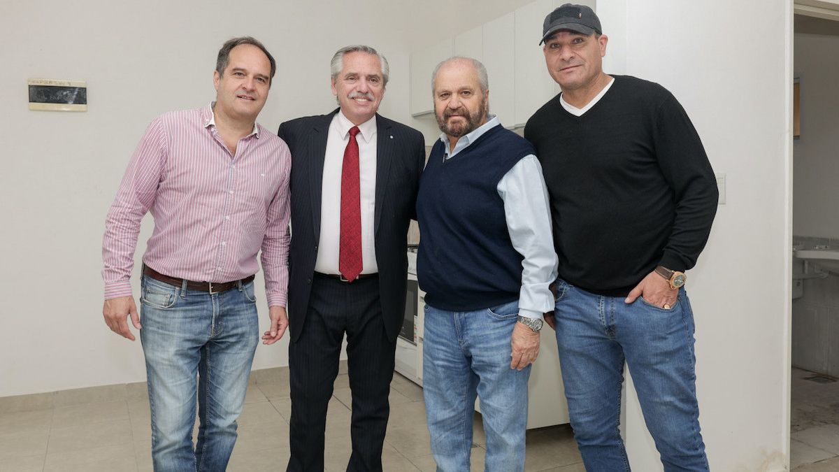 Santiago Maggiotti, Alberto Fern&aacute;ndez y el intendente Alejandro Granados (Foto: Ministerio de H&aacute;bitat).