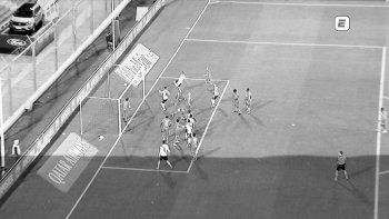 Con el VAR no pasaba: Borré destrabó el partido con un gol en offside