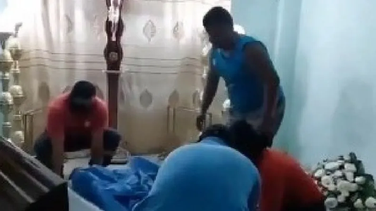 Despertó en el ataúd durante su propio velatorio