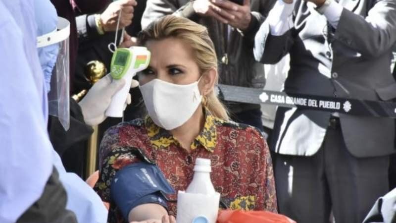 La presidenta interina de Bolivia, Jeanine Áñez, dio positivo por coronavirus