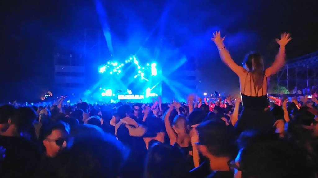 Conmoción por la muerte de un joven en una fiesta electrónica clandestina