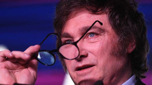 Quién es la periodista con la que se vinculó a Javier Milei  