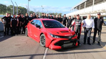 Toyota prueba el Corolla sedán para los torneos TCR