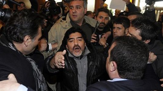 Diego Maradona: Si te crees vivo, yo te voy a tirar piedras