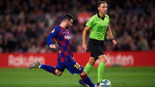 Con tres goles de Lionel Messi, el Barcelona derrotó al Celta de Vigo y es el líder de La Liga