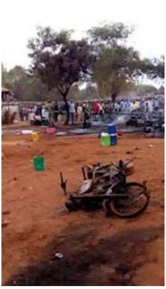 Explotó un camión cisterna y murieron al menos 60 personas que lo estaban saqueando