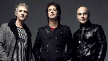 Inauguraron la esquina Soda Stereo en Núñez… pero escribieron mal el nombre de la banda en la placa