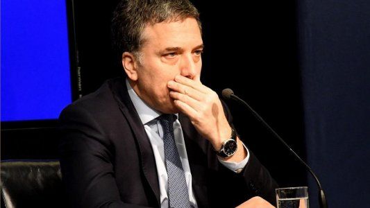 Con un dólar a 35 pesos, Dujovne dijo que la incertidumbre va bajando