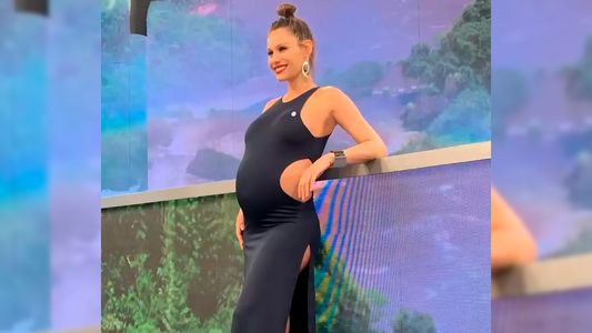 Pampita compartió la primera foto de su hija