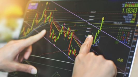 Ante el ataque de Rusia a Ucrania, se desploman los criptoactivos, bajan las bolsas, se devalúa el rublo y sube la soja