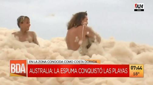Australia vivió un fenómeno en el mar, donde se llenó de olas de espuma
