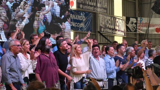 El congreso del PJ bonaerense mostró unidad y autorizó la conformación de alianzas para ganarle a Vidal