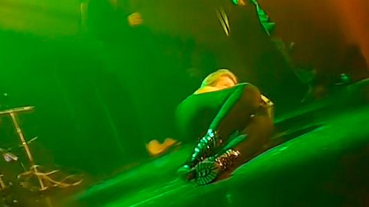 Tremendo video de importante cantante que no pudo dar su show por estar completamente ebria