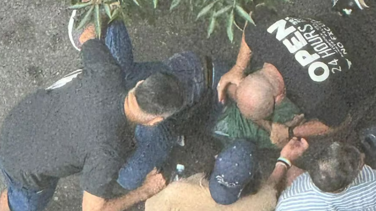 Así atraparon al ladrón los vecinos en Palermo. (Foto: captura video)