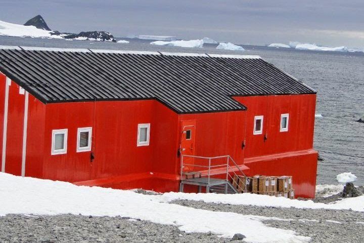 Funcionarios mantuvieron una videoconferencia con la Escuela Raúl Alfonsín de la Antártida, la única con clases presenciales del país