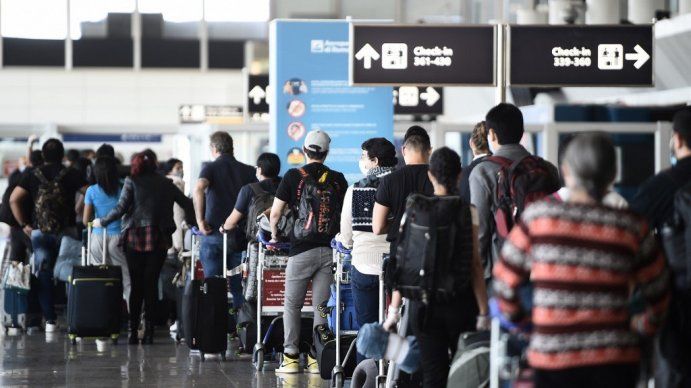 Científicos afirman que el Covid-19 puede quedar suspendido en el aire y abren una nueva polémica con la OMS