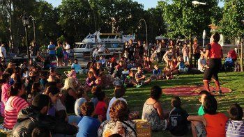 Sin recitales ni museos, pero con cine en casa y muestras al aire libre: enterate qué hacer el fin de semana con la Agenda Cultural de A24.com