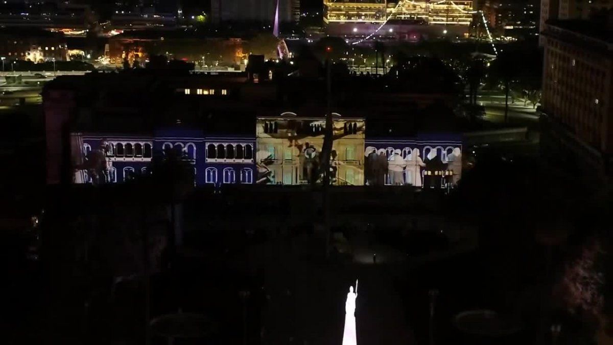 El Gobierno hizo un mapping en homenaje a las Madres y Abuelas de Plaza de Mayo
