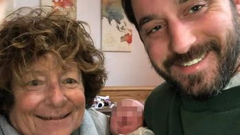 Estaba acusado de matar brutalmente a su mamá pero murió por atragantarse con papel higiénico húmedo