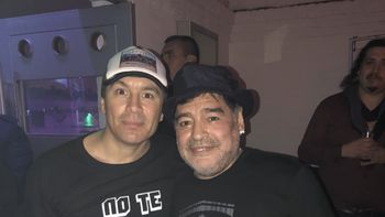 Noche de cumbia: Diego Maradona fue a un recital de Damas Gratis