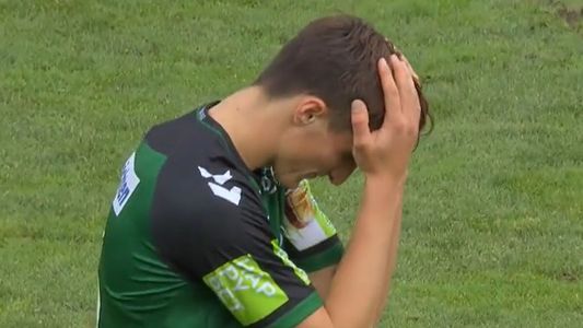 Un jugador hizo un golazo en contra desde ¡60 metros!