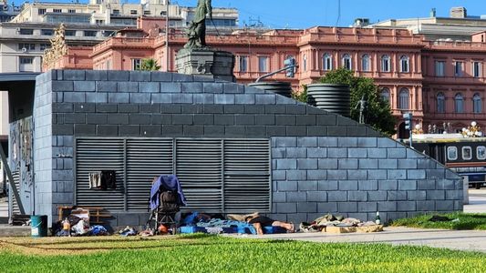 Postales de la pobreza: a horas de conocerse el índice del Indec, murió una beba en situación de calle a metros de la Casa Rosada