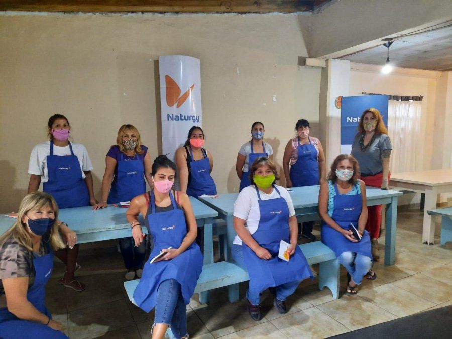 El programa de la empresa Naturgy se focaliza en la capacitación en el oficio gastronómico de personal de comedores comunitarios.
