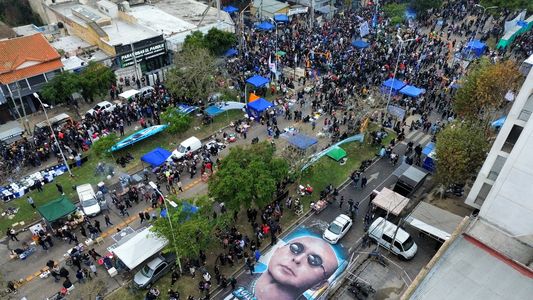 Último adiós al Indio Solari: fanáticos de todo el país empiezan a llegar a Avellaneda