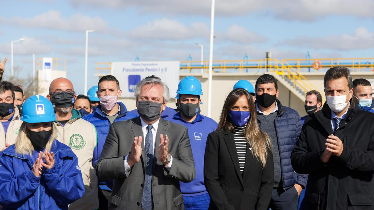 Alberto Fernández en campaña de cara a las elecciones legislativas. Se mostró con Malena Galmarini y Sergio Massa en Guernica. (Foto: Presidencia)
