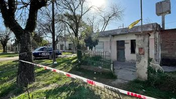Un hombre mató a machetazos a otro y convivió tres días con el cadáver