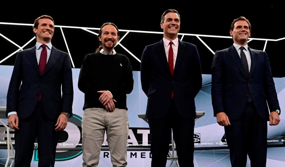 España decide mañana si continúa con un gobierno progresista o da un giro a la ultraderecha