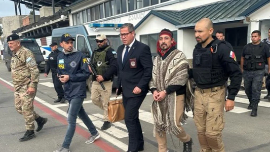 Extradición de Jones Huala: en medio de un fuerte operativo policial trasladaron a Chile al líder mapuche