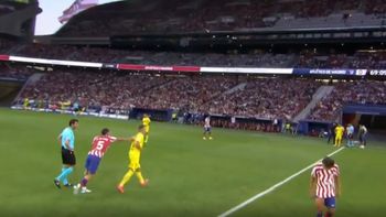 Rodrigo De Paul y el empujón a su compatriota. Rodrigo De Paul y el empujón a su compatriota.