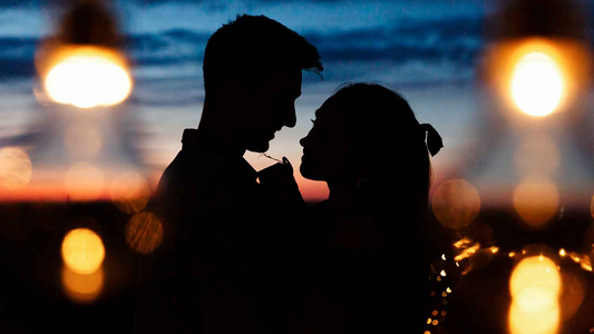 Horóscopo: los 5 signos que no van a dormir solos este fin de semana