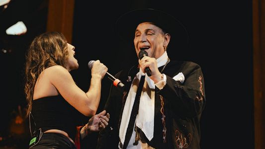 El Chaqueño Palavecino celebró sus 40 años de folclore con lleno total y figuras invitadas