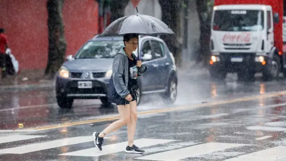 Hay alerta amarilla por tormentas: &iquest;a qu&eacute; hora se larga el agua?